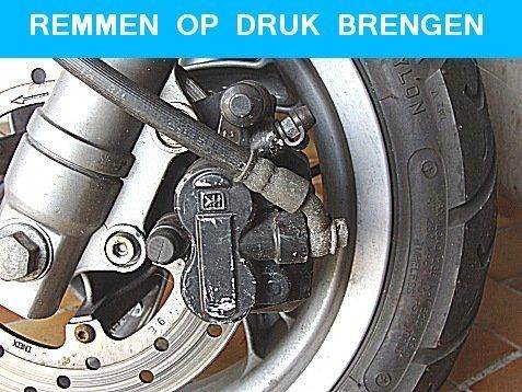 Hoe remmen op druk brengen