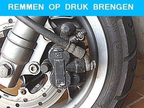 Hoe scooter en brommer remmen op brengen lees het hier!