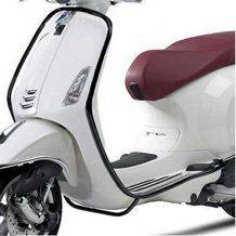 valbeugel / sierbeugel set met bevestigingsset voorscherm vespa sprint /  primavera zwart mat origineel 1b001